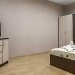 семеен адена