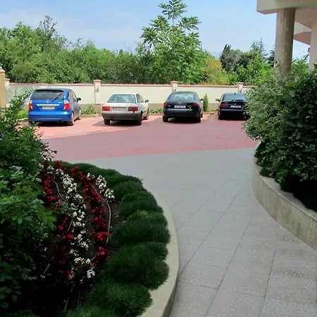 семеен адена Hotel