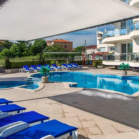 Hotel семеен адена