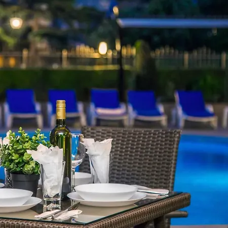 Hotel семеен адена 3*