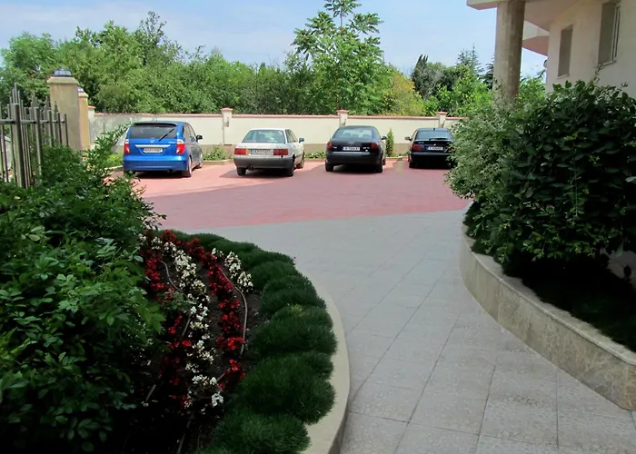 семеен адена Hotel