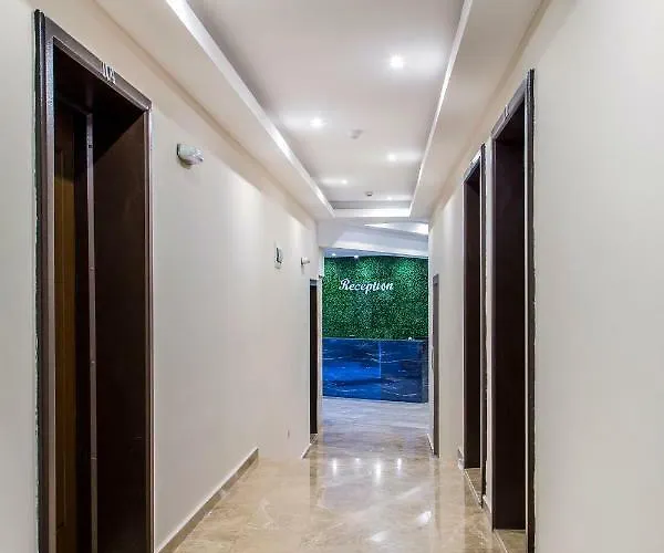 семеен адена Hotel