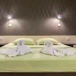 מלון семеен адена 3*