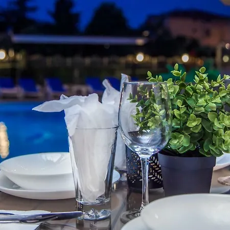Hotel семеен адена Czernomorec