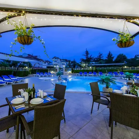 Хотел семеен адена