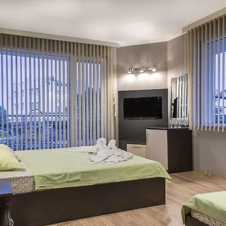 семеен адена Hotel Czernomorec