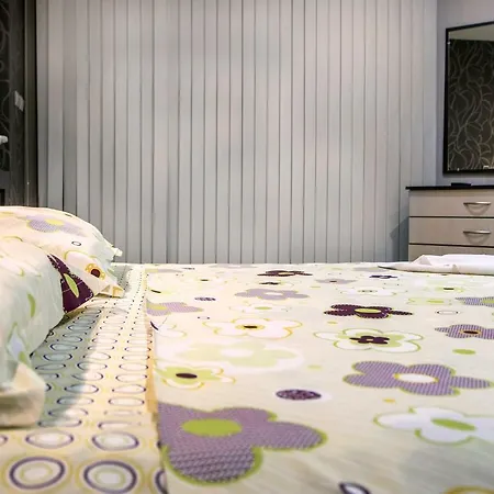 Szálloda семеен адена 3*