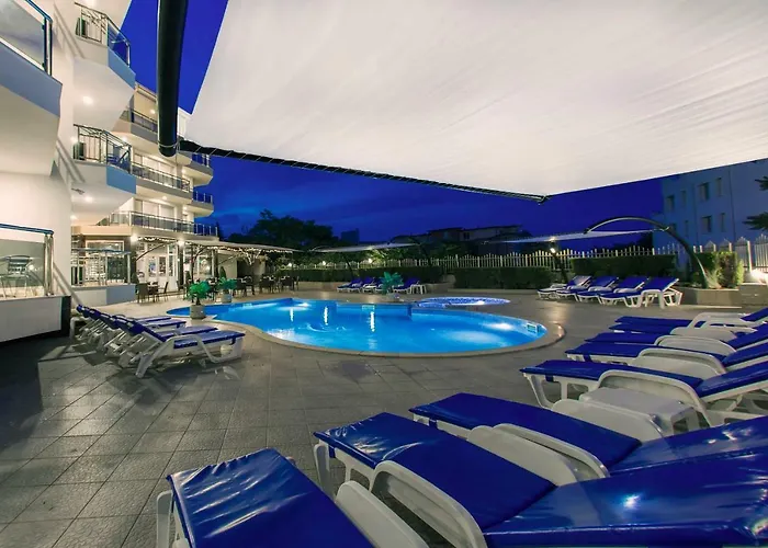 Хотел семеен адена 3*