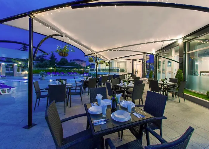 Хотел семеен адена 3*