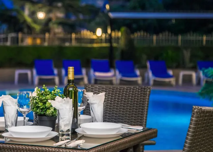 Хотел семеен адена 3*